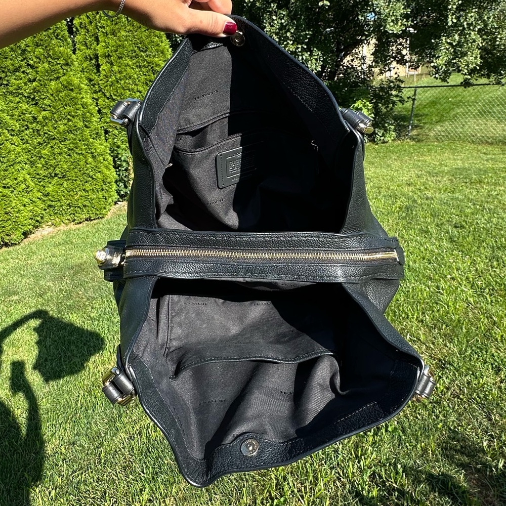COACH *Rare* Edie 31 Black Pebble Leather Shoulder bag with Link Detailing (EUC) - Picture 8 of 10